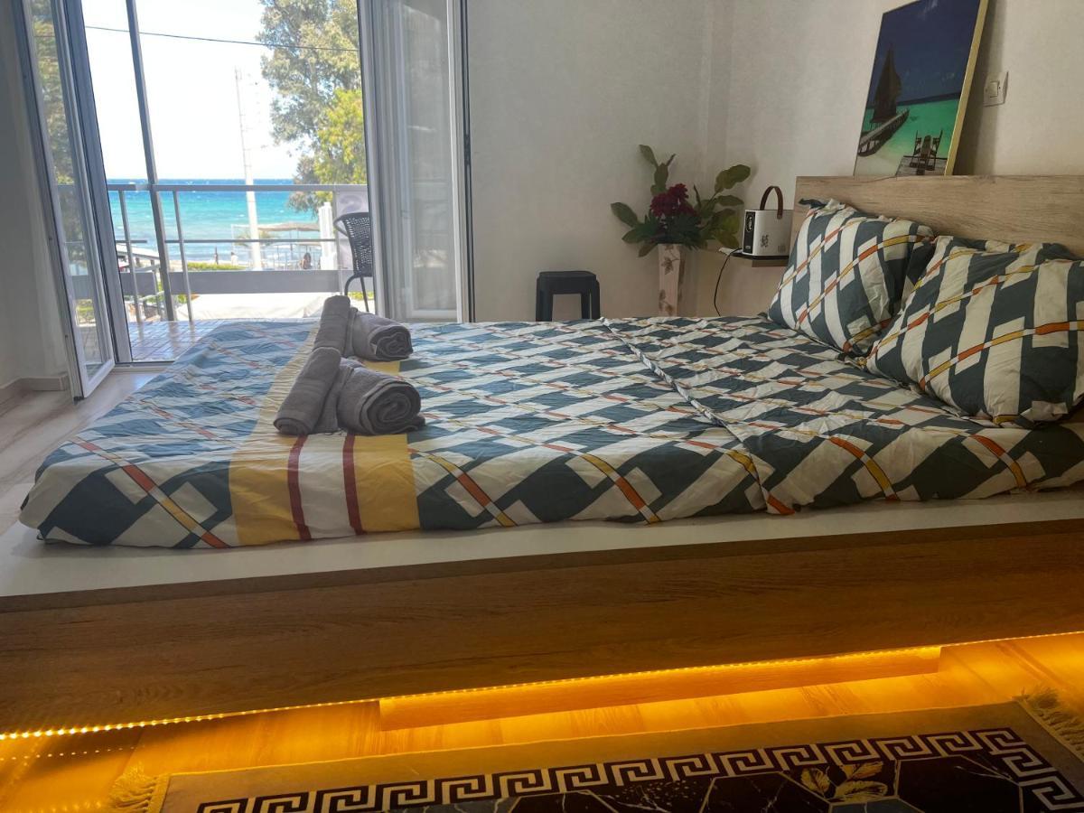 一线海景房seaview Apartment Артемида Екстериор снимка