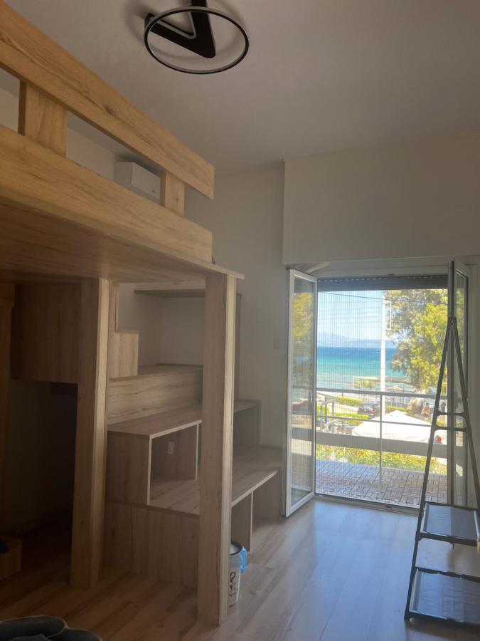 一线海景房seaview Apartment Артемида Екстериор снимка